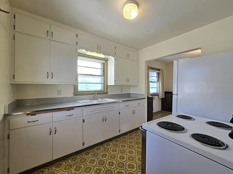 1104 S 107th St, West Allis, WI 53214 - #3