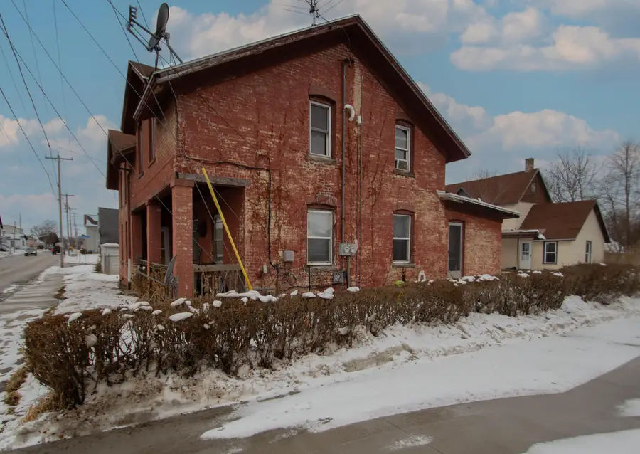 504 E Division St, Watertown, WI 53098 - #3