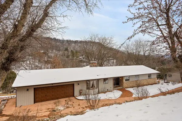 N2046 Orchard Valley Dr, Shelby, WI 54601