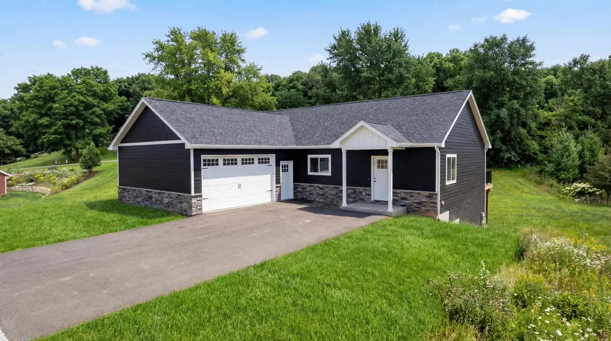 407 Gilbertson St, Chaseburg, WI 54621 - #1