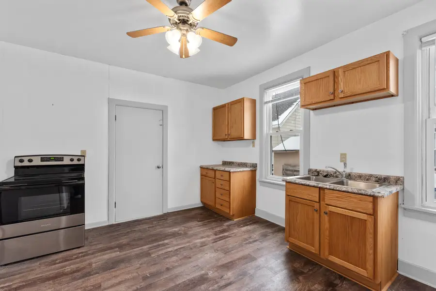 520 Washington Ct, Sheboygan, WI 53081 - #3