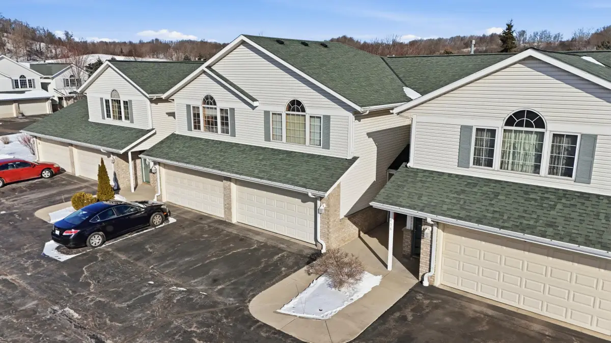 622 Shepherds Dr, West Bend, WI 53090 - Image #1