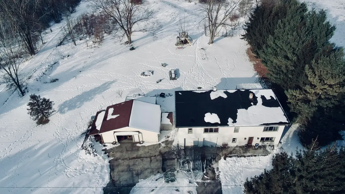 311 S Lapham Peak Rd, Delafield, WI 53018 - #1