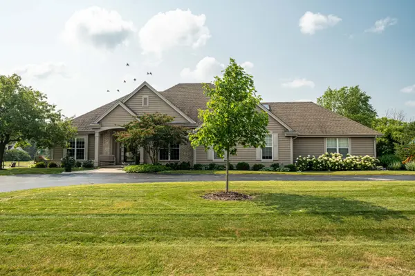 5419 W Bayberry Pkwy, Mequon, WI 53092