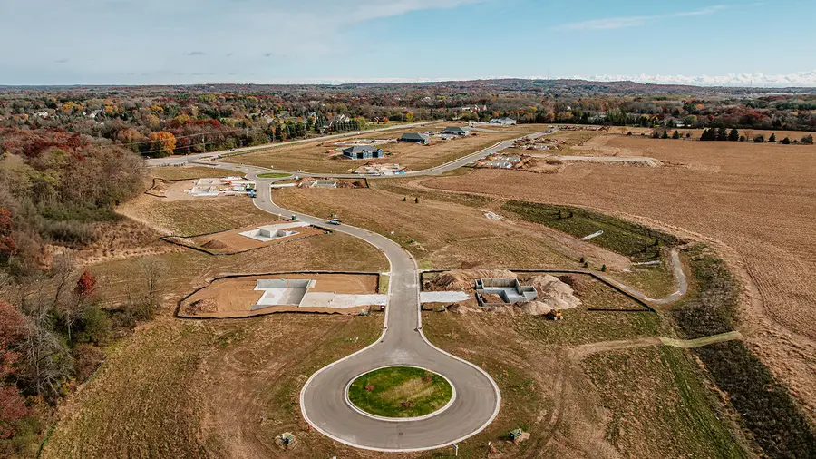 431 Ingleside Ct, Dousman, WI 53118 - #2