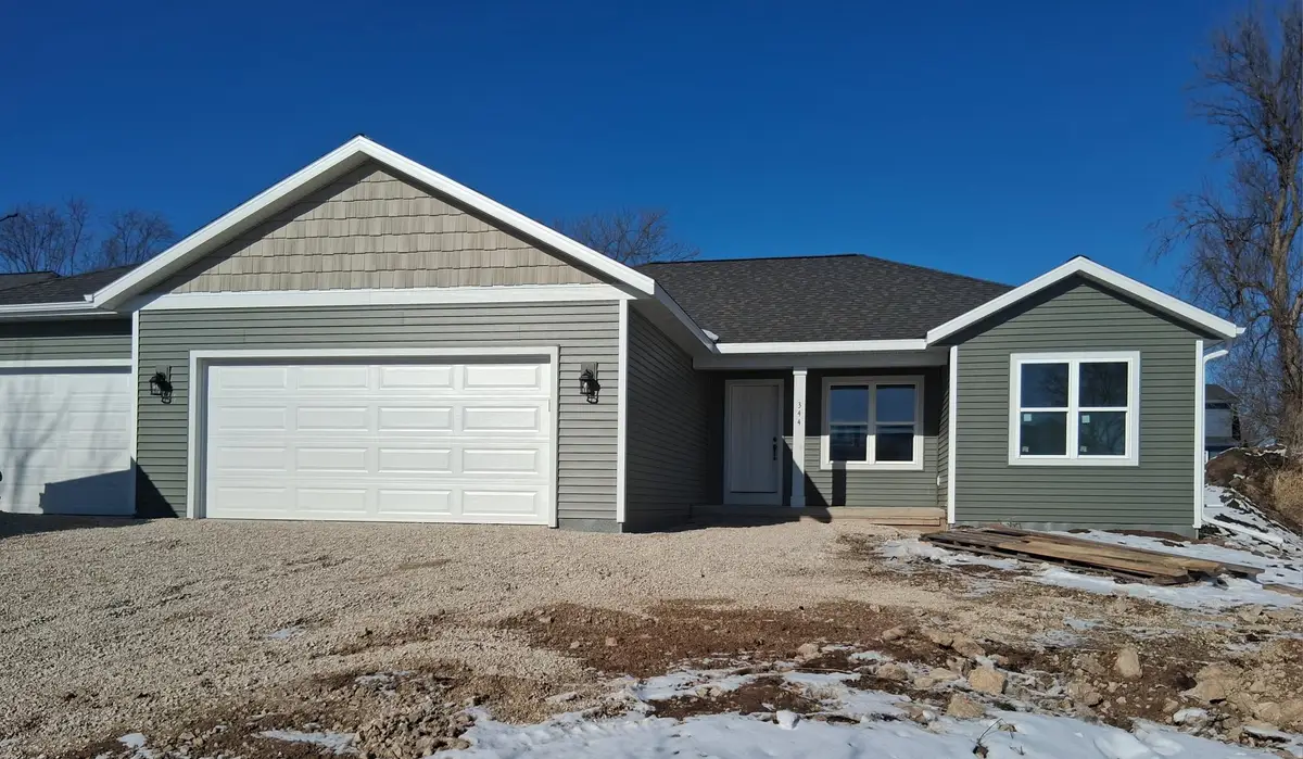 344 Village Ln, Ripon, WI 54971 - #1