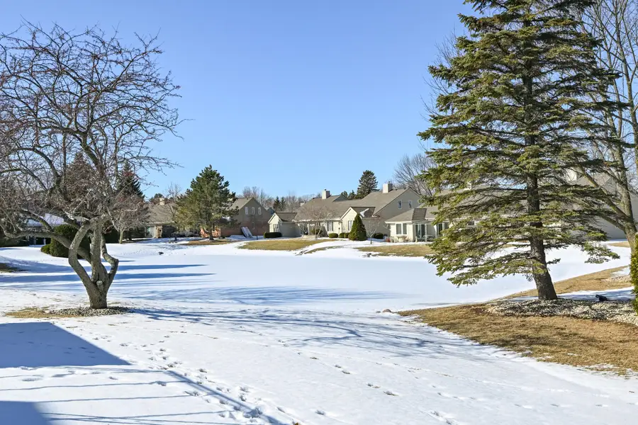 10121 N Lee Ct, Mequon, WI 53092 - #3