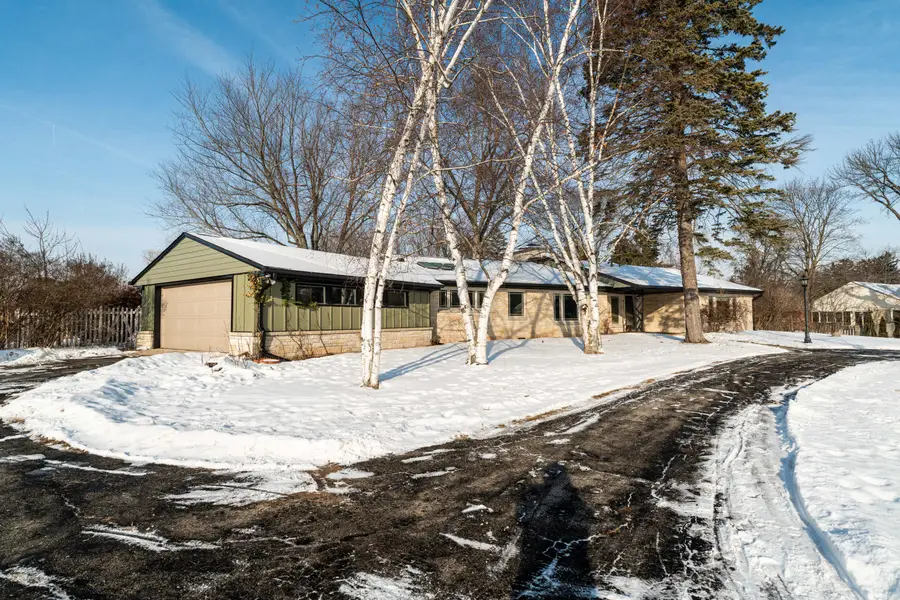 9251 N Tennyson Dr, Bayside, WI 53217 - #2