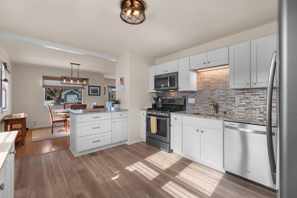 102 S Highland Ave, Thiensville, WI 53092 - #1