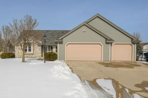 130 Chestnut Way, North Prairie, WI 53153