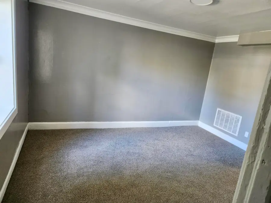 1813 Burnham St, Milwaukee, WI 53204 - #3