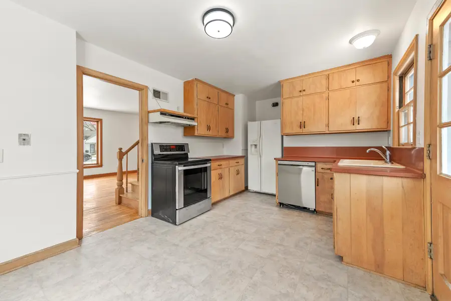 8338 N Whitney Rd, Fox Point, WI 53217 - #3