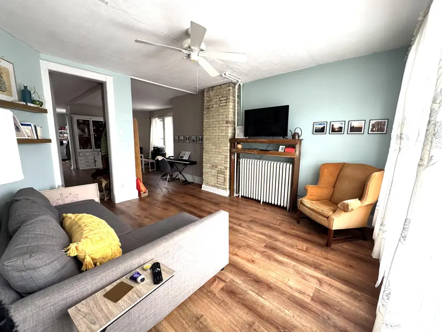 1672 N Astor St, Milwaukee, WI 53202 - #3