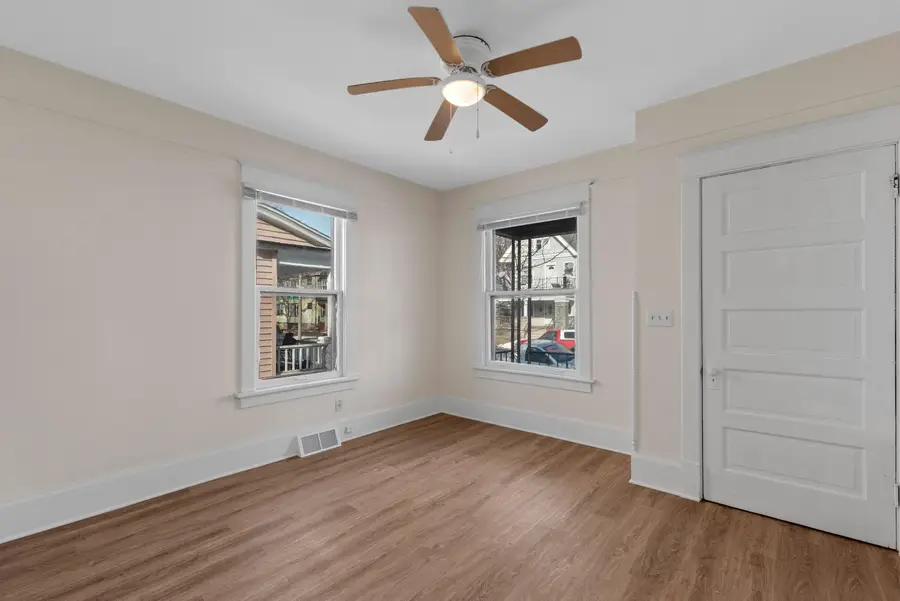 3527 W Branting Ln, Milwaukee, WI 53215 - #3