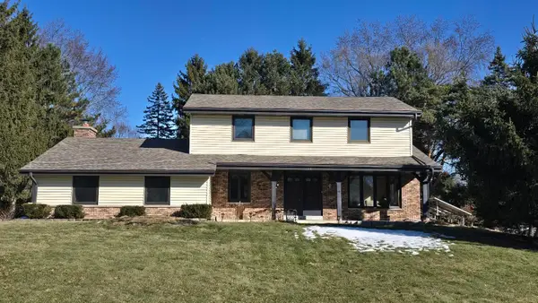 1930 Cotton Tail Ln, Brookfield, WI 53045