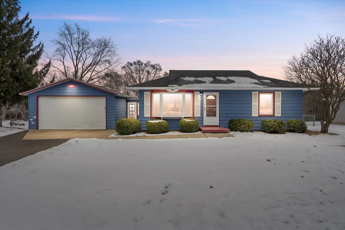 W262S3212 Ridge Rd, Waukesha, WI 53189 - #1