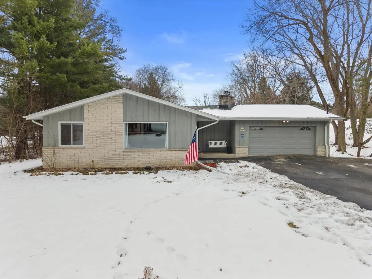 W269S3616 Merrill Hills Rd, Waukesha, WI 53189 - #1