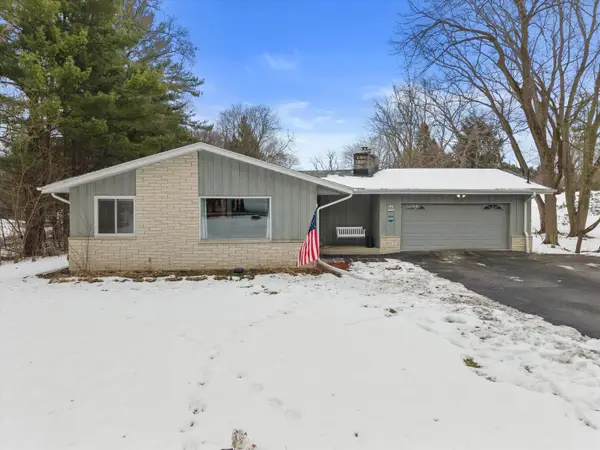 W269S3616 Merrill Hills Rd, Waukesha, WI 53189