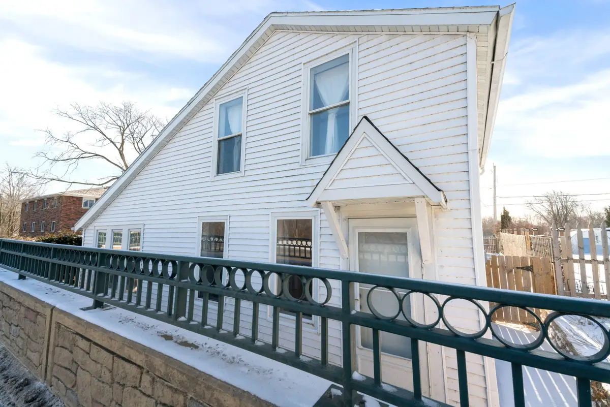 343 E Green Bay Ave, Saukville, WI 53080 - #1