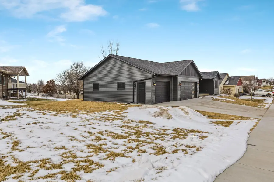 1508 Pioneer Dr, Holmen, WI 54636 - #2