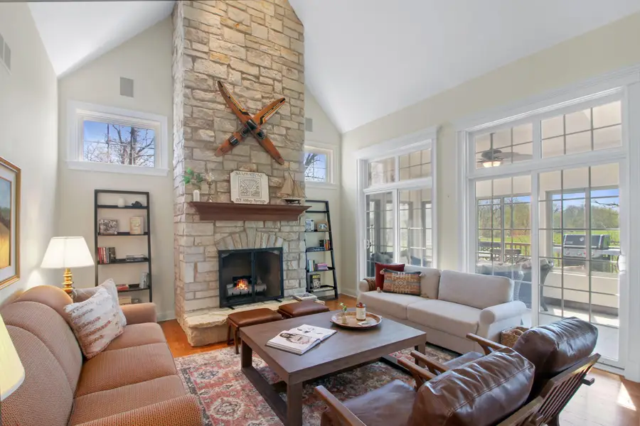 201 Abbey Springs Dr, Fontana, WI 53125 - #2