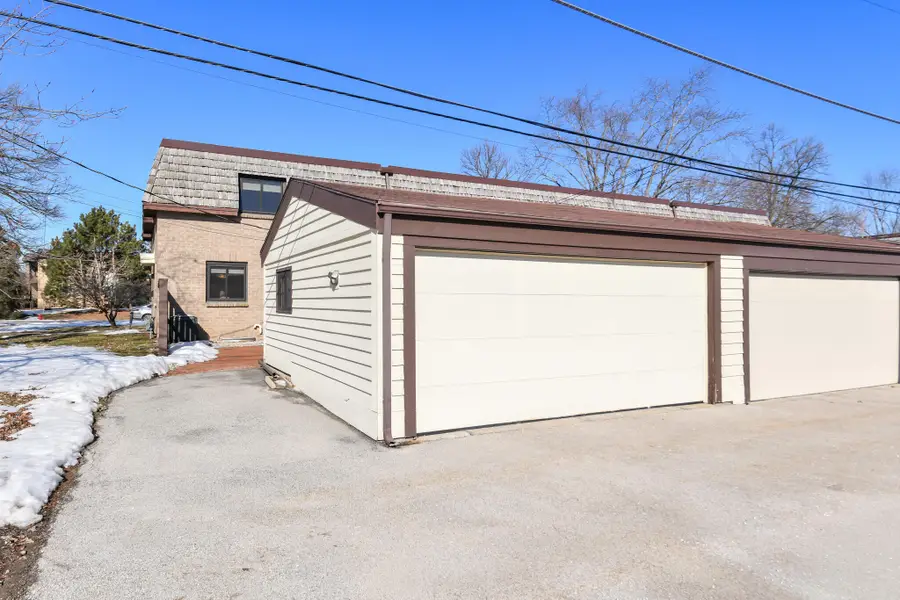 16107 W Heritage Ln, New Berlin, WI 53151 - #3