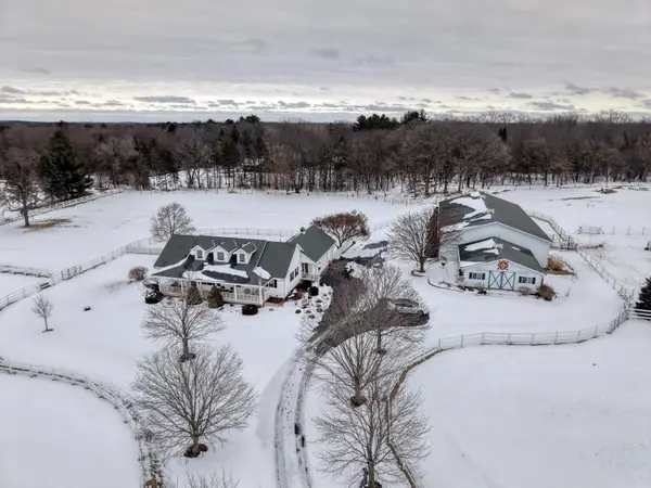 W390S10540 Meadow Ln, Eagle, WI 53119