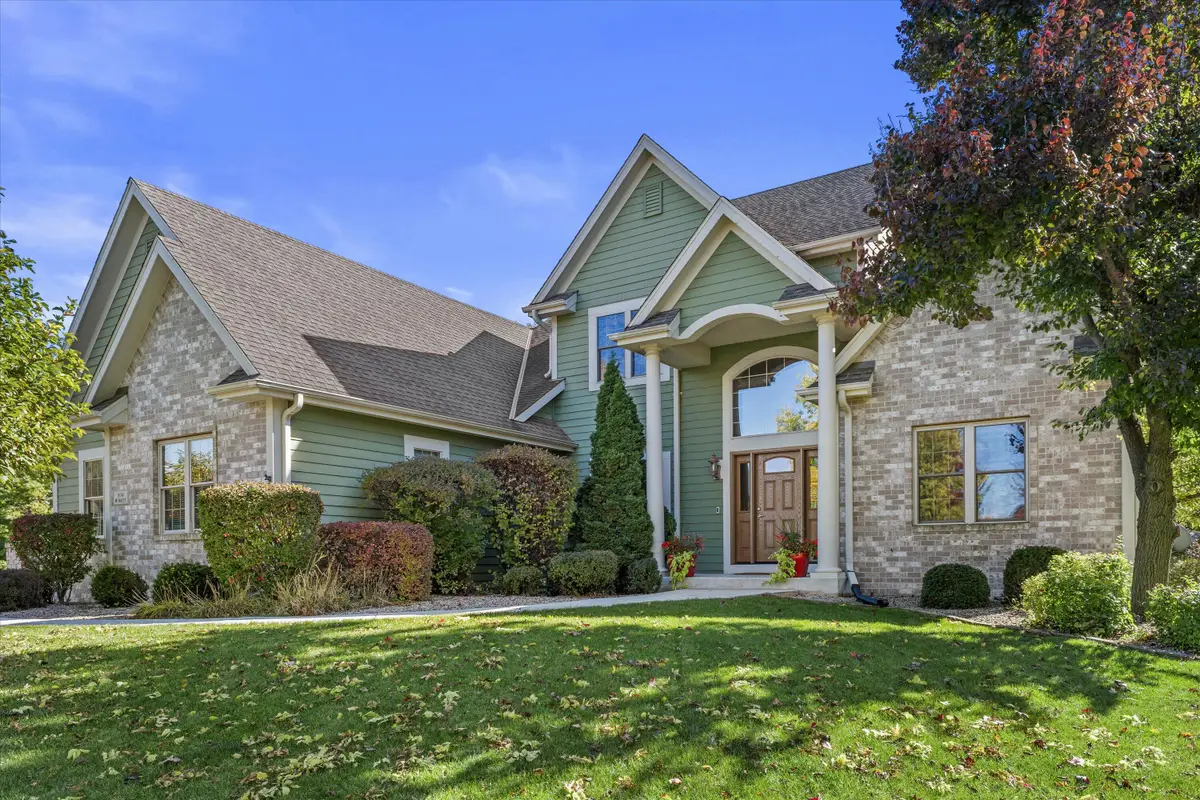 N54W16055 Westwind Dr, Menomonee Falls, WI 53051 - #1