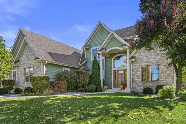 N54W16055 Westwind Dr, Menomonee Falls, WI 53051