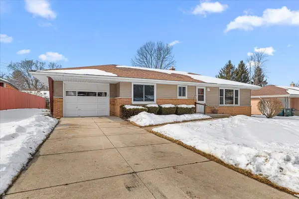 632 S 16th Ave, West Bend, WI 53095