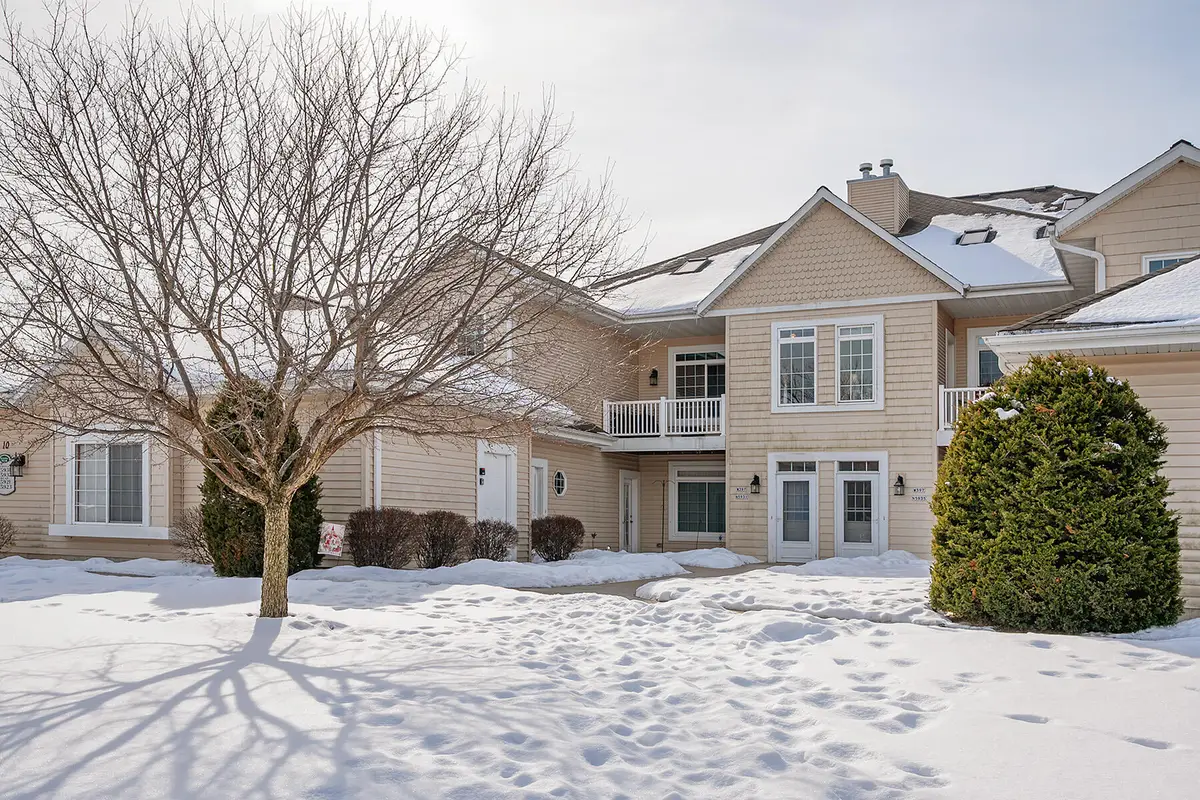 W397N5933 Autumn Woods Dr, Oconomowoc, WI 53066 - #1