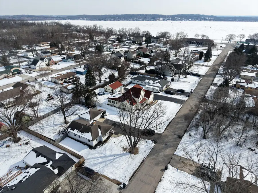 808 Manor Dr, Silver Lake, WI 53170 - #2