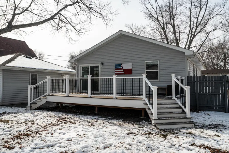 808 Manor Dr, Silver Lake, WI 53170 - #3