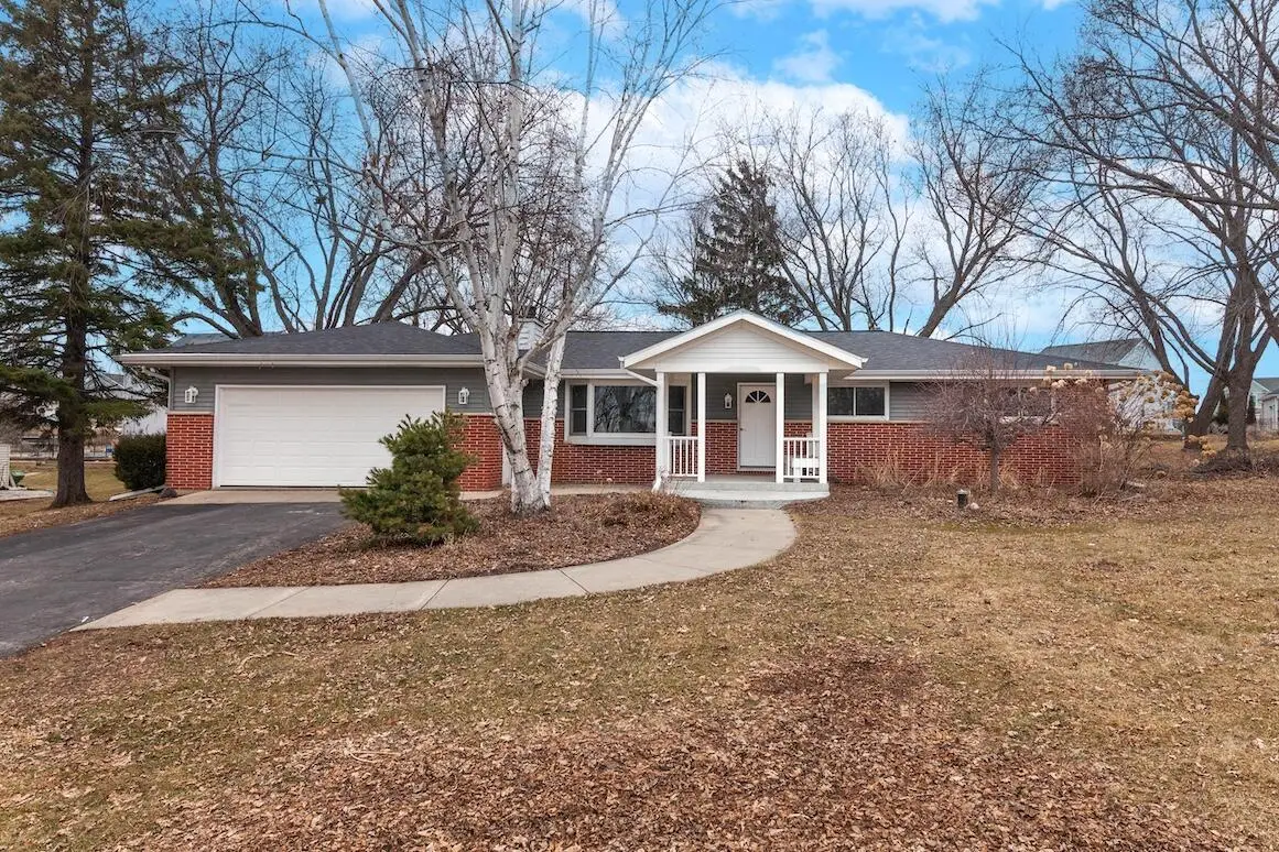 N56W36792 Cherokee Rd, Oconomowoc, WI 53066 - #1