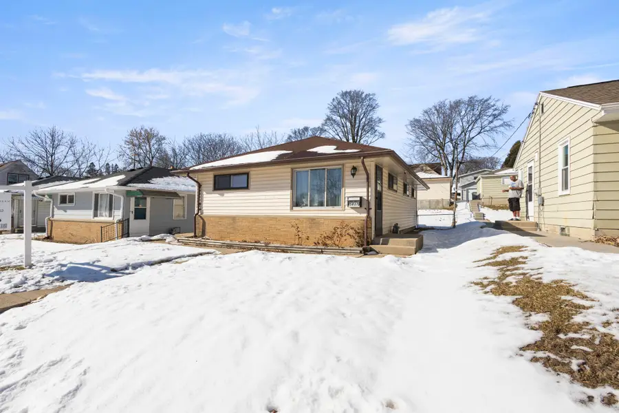 5837 N 71st St, Milwaukee, WI 53218 - #2