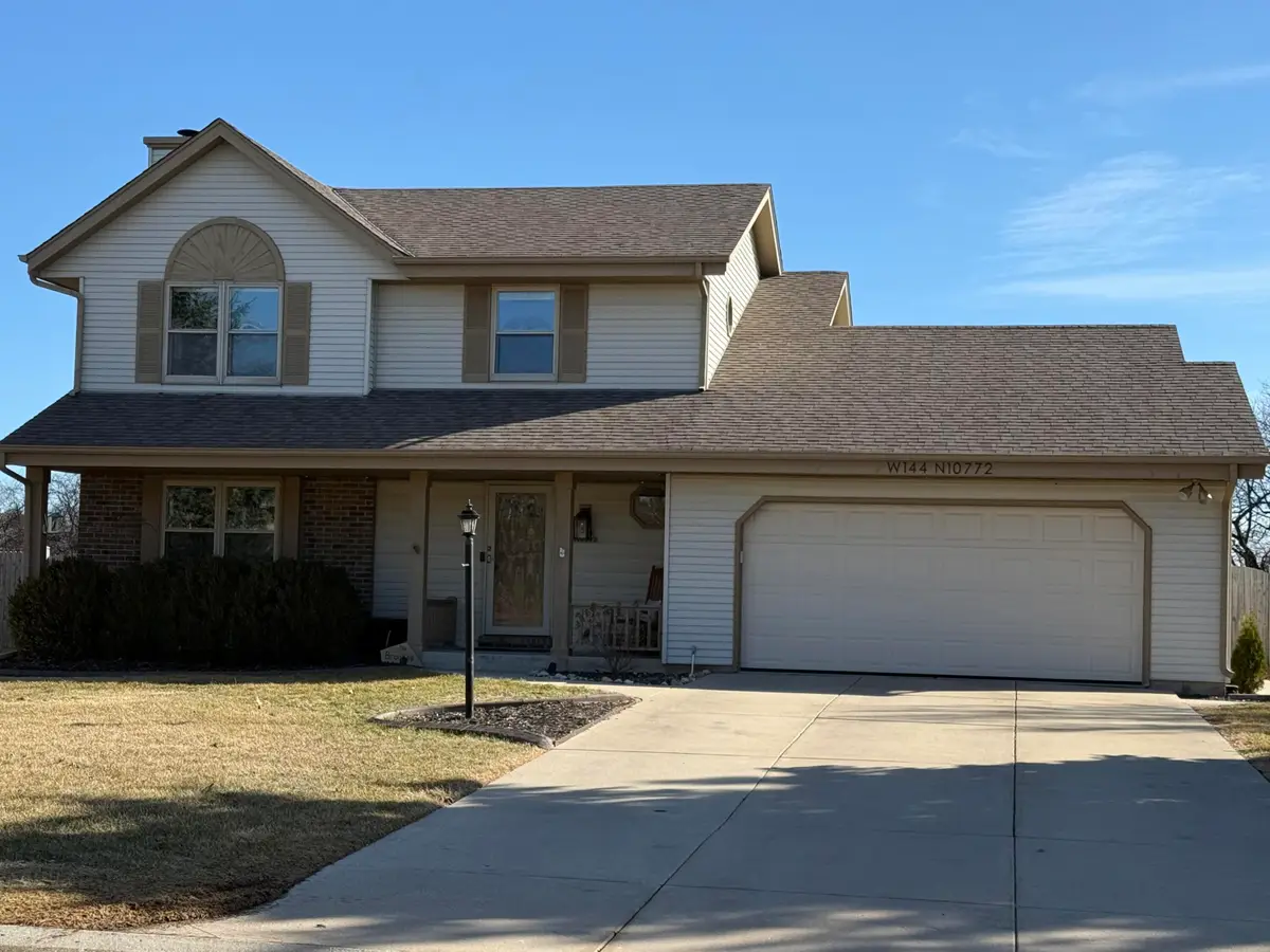 W144N10772 Lincoln Dr, Germantown, WI 53022 - #1