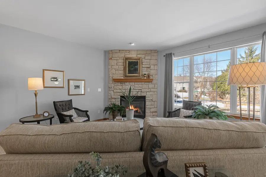 1960 Foxcroft Ln, Waukesha, WI 53189 - #2