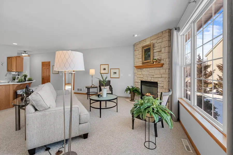 1960 Foxcroft Ln, Waukesha, WI 53189 - #3