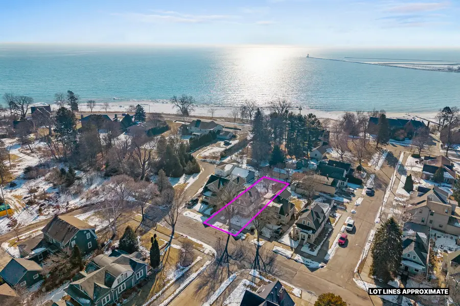 51 Lighthouse Ct, Sheboygan, WI 53081 - #2