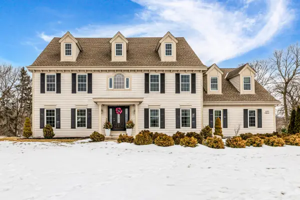 W290N4646 Cold Water Crk, Delafield, WI 53029