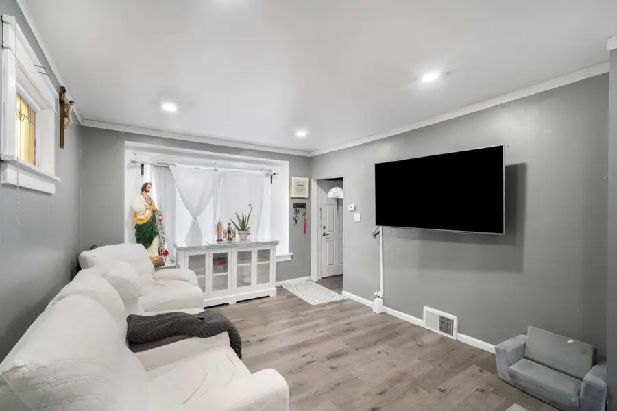 2960 S 15th Pl, Milwaukee, WI 53215 - #2