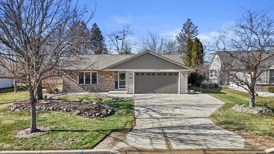 7245 S Hillendale Dr, Franklin, WI 53132 - #2