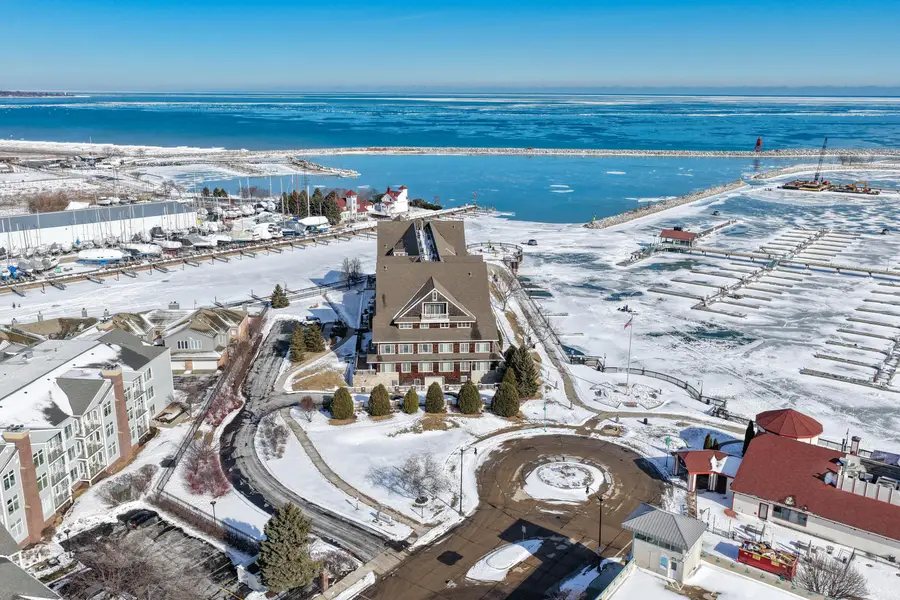 4 Gaslight Dr, Racine, WI 53403 - #2