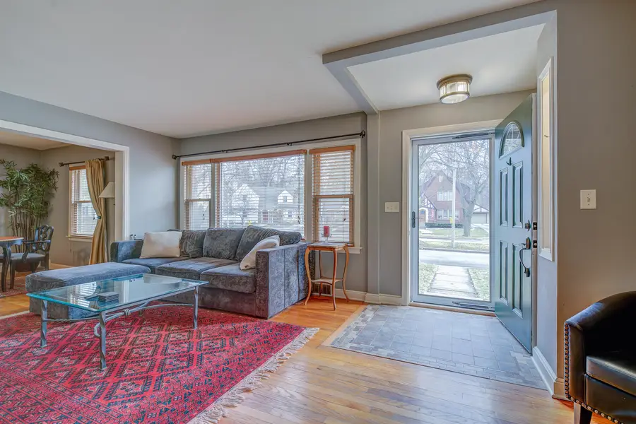 1291 Martha Washington Dr, Wauwatosa, WI 53213 - #3