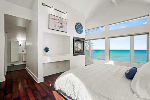 2533 Lakeshore Dr, Sheboygan, WI 53081