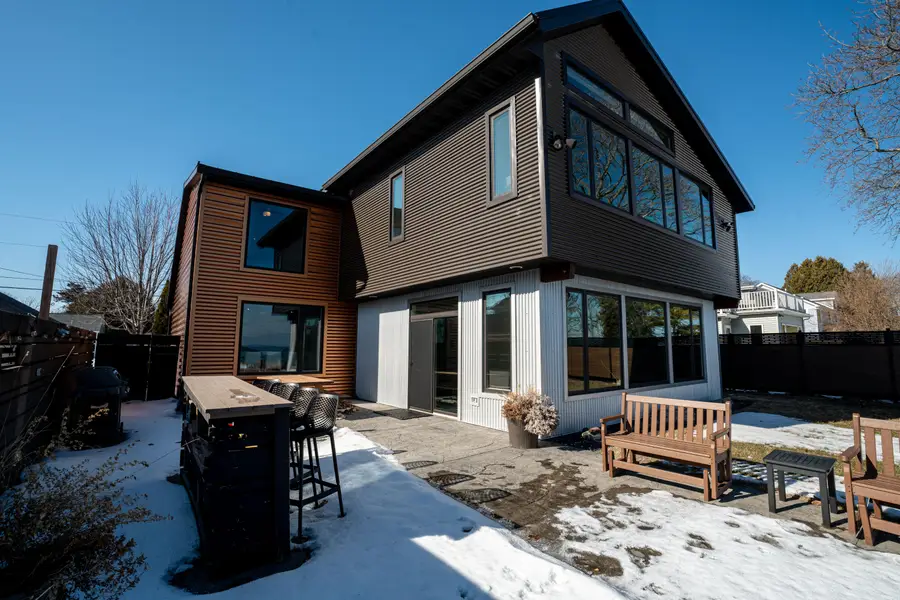 2533 Lakeshore Dr, Sheboygan, WI 53081 - #2