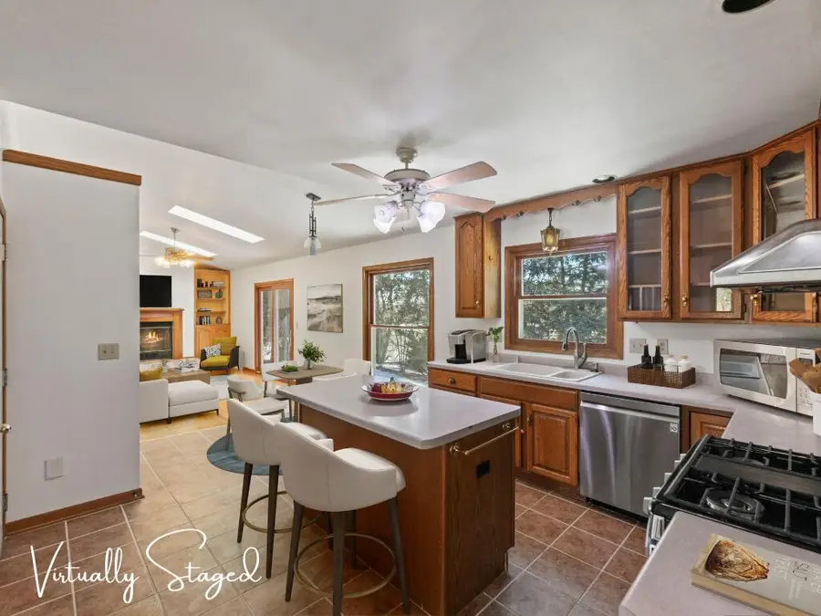 243 Royal Oak Ct, Pewaukee, WI 53072 - #3