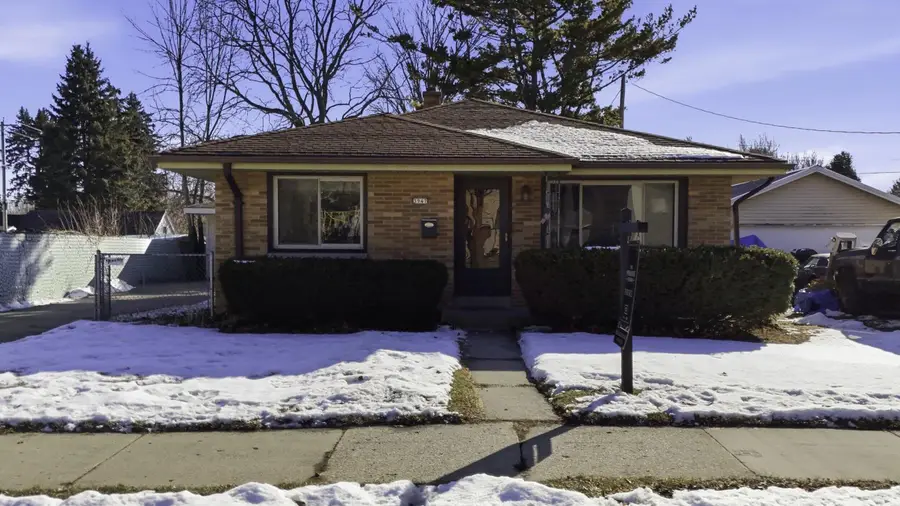 3947 E Adams Ave, Cudahy, WI 53110 - #2