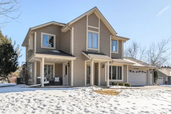 N24W24050 Brandon Oaks Dr, Pewaukee, WI 53072