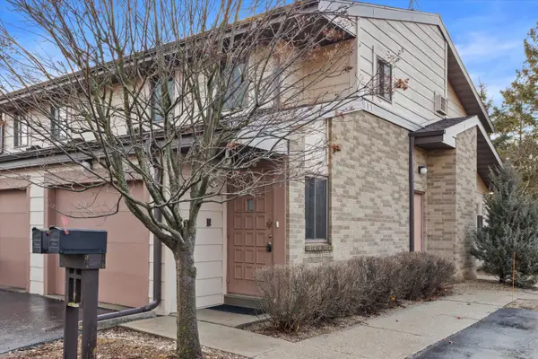 307 Cheviot Chase, Waukesha, WI 53186